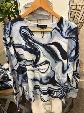 CHARLIE B Blue, Navy & White Swirl V-Neck Sweater